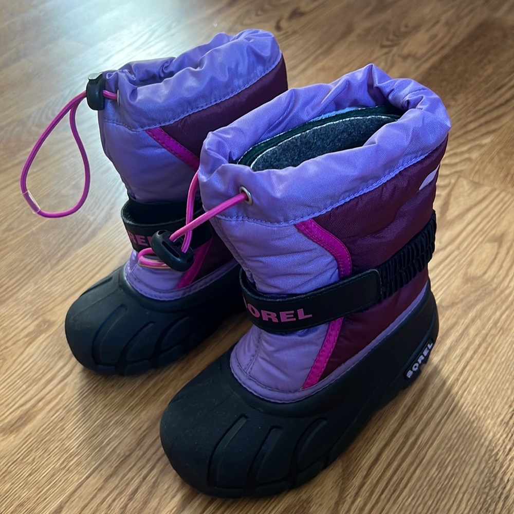 Sorel Toddler girls snow boots size 10